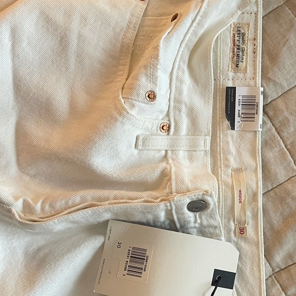 Brand new Levi’s Distressed Wedgie Jeans - White - Picture 4 of 5